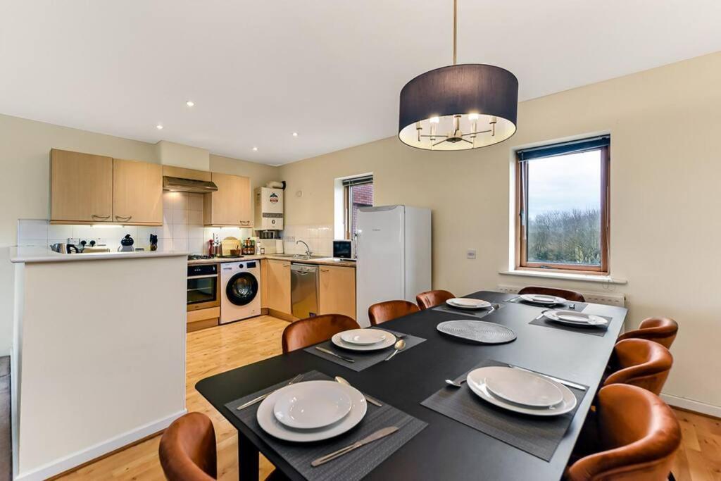Large Group & Contractor Booking! Duplex W/Parking Milton Keynes Exterior photo
